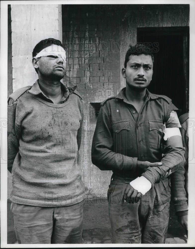 1934 Press Photo Indian soldiers taken prisoner in Gujrat Pakistan - neb66685