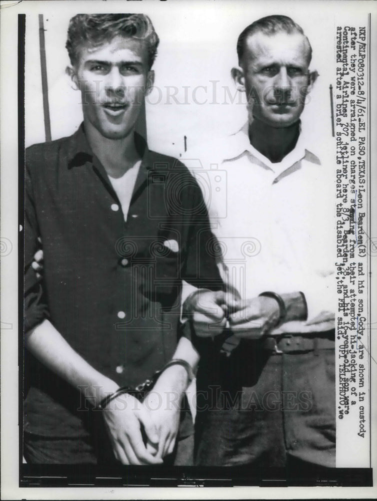 1961 Press Photo Leon Bearden &amp; son Cody arraigned on hijacking charges- Historic Images