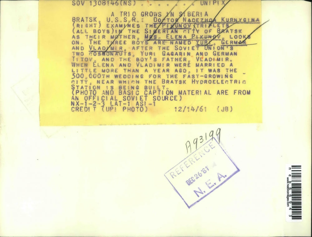 1961 Press Photo Doctor Nadezhoa Kurnygina Examines Pikunov Triplets - neb66943