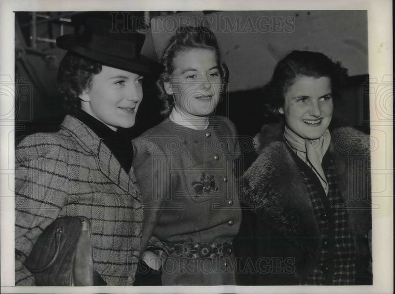 Load image into Gallery viewer, 1940 Press Photo Ellem Knudsen, Elsie Hvistendahl, Nina Tandberg war brides

