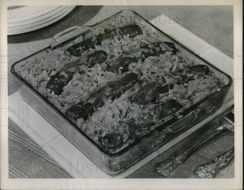 1949 Press Photo Sauerkraut cheese &amp; frankfurters served for dinner- Historic Images