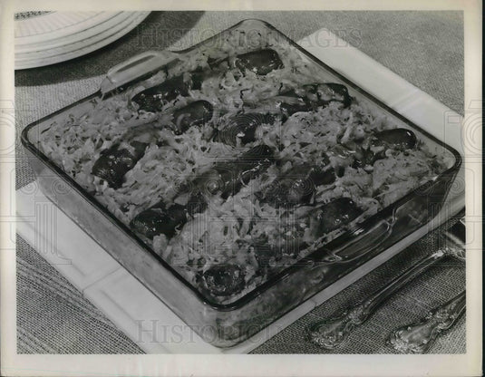 1949 Press Photo Sauerkraut cheese & frankfurters served for dinner- Historic Images