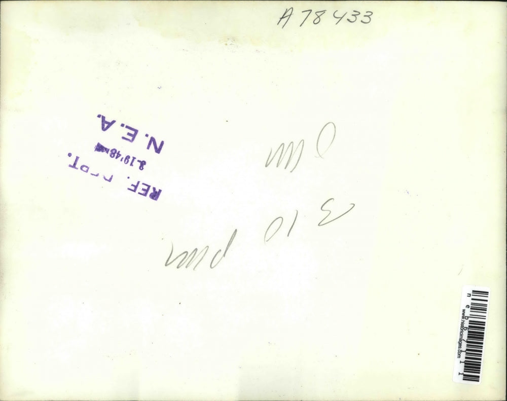 1948 Press Photo Albert Meo & Nan Partipilo pray for relative who survived crash