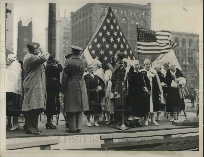 Load image into Gallery viewer, 1941 Press Photo Armistice Day celebration with God Star mothers in Cleveland
