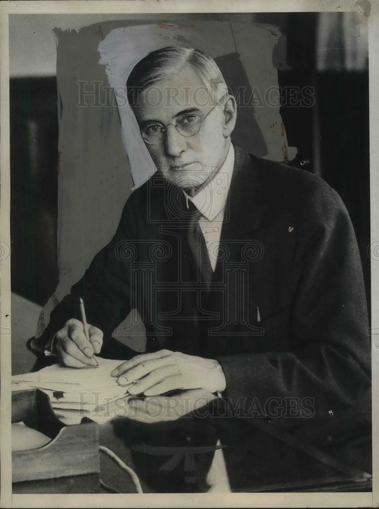 1930 Press Photo Mr Pereary Heyole at work at his desk - neb67354