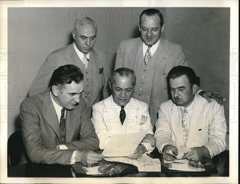 Load image into Gallery viewer, 1935 Press Photo Reps Samuel Dickstein, John McCormack,George Sadowski
