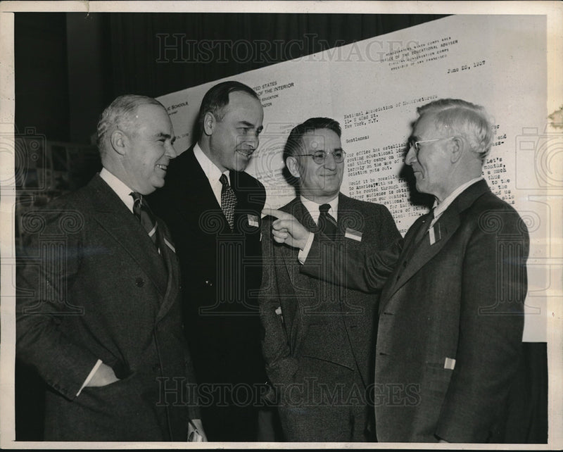 Load image into Gallery viewer, 1938 Press Photo Louis Morris, CM Chester of General Foods, Lewis Brown
