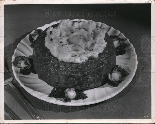1949 Press Photo Meatloaf made with oatmeal & beef served with potatos