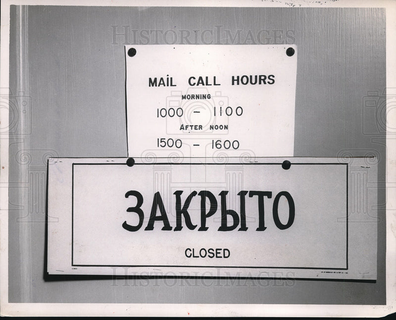 Load image into Gallery viewer, 1964 Press Photo Russian sign for mail call at Lockbourne AFB in Ohio
