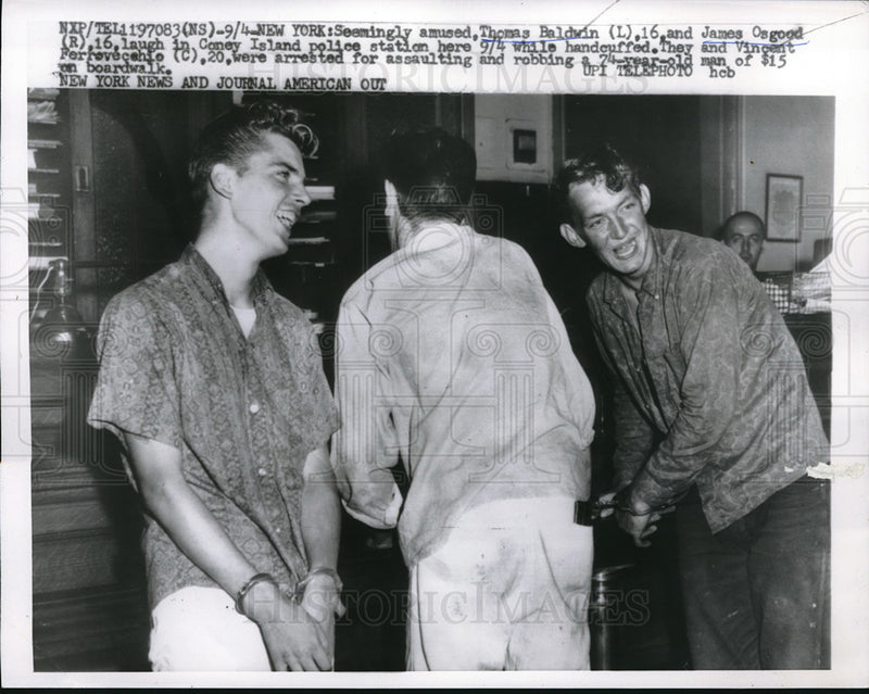 Load image into Gallery viewer, 1959 Press Photo Tom Baldwin, James Osgood, Vincent Ferrovecchio arrested
