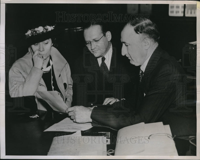 Load image into Gallery viewer, 1937 Press Photo Mrs Hallie Cullinan, atty sMark Birnkrant, Harry Lippman in MI

