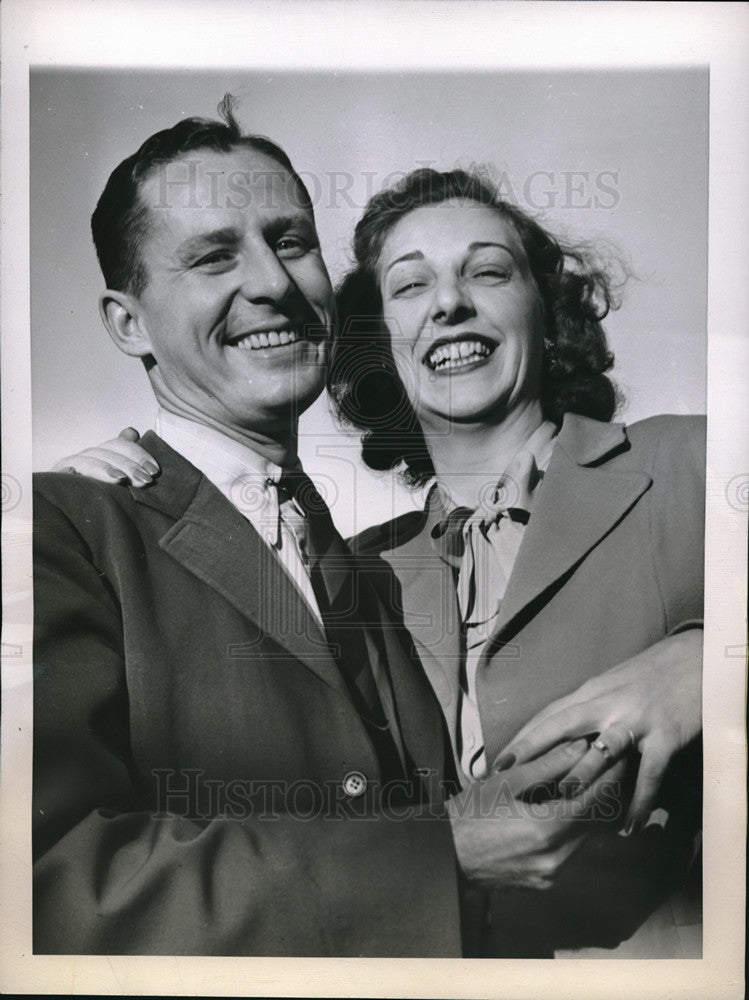 1945 Press Photo Chas &amp; Gertrude Darlington in NY for South American expedition- Historic Images