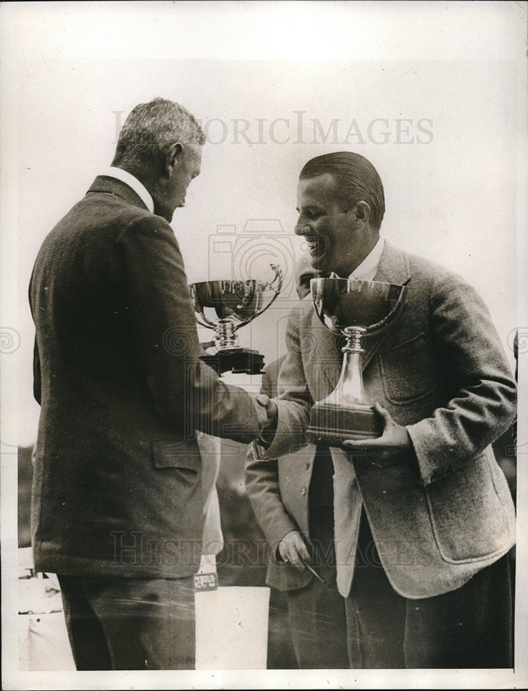 1933 Press Photo Kenneth D.MacColl received C.B. MacDonals Golf Trophy- Historic Images