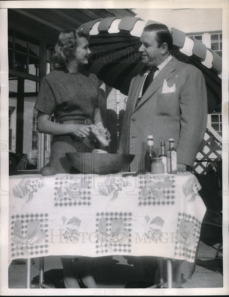1950 Press Photo Mrs.Betty Eileen McAllister, Ms. American 1951 making Salad