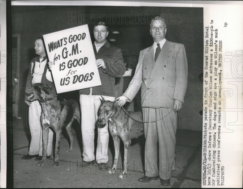 1954 Press Photo Defense Secretary Charles Wilson with demonstrators at Chicago