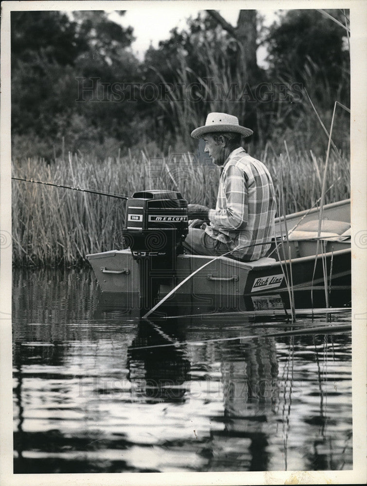 Load image into Gallery viewer, 1973 Press Photo Fishline cutter new feature on new 9.8-hp Merc 110
