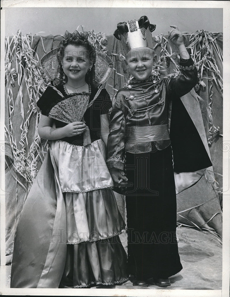 Load image into Gallery viewer, 1941 Press Photo Junior King and Queen at Annual Children in Nardi Gras
