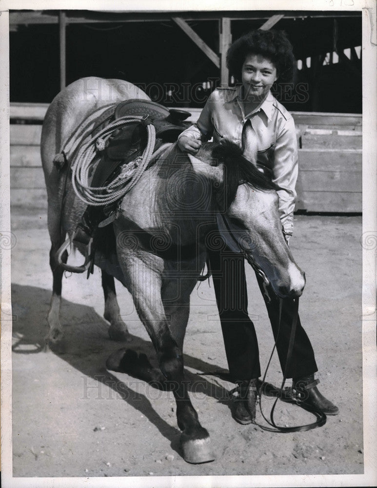 1945 Press Photo Sally Decker trained at Riding Academy at Clearwater Calif.- Historic Images