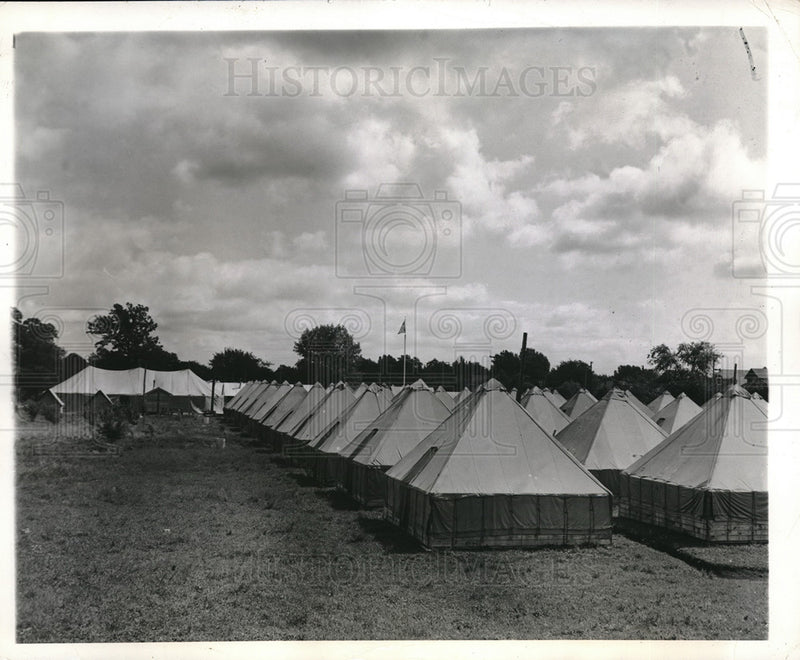Load image into Gallery viewer, 1941 Press Photo Tent Hotel set up in the heart of Chicago for visiting soldiers

