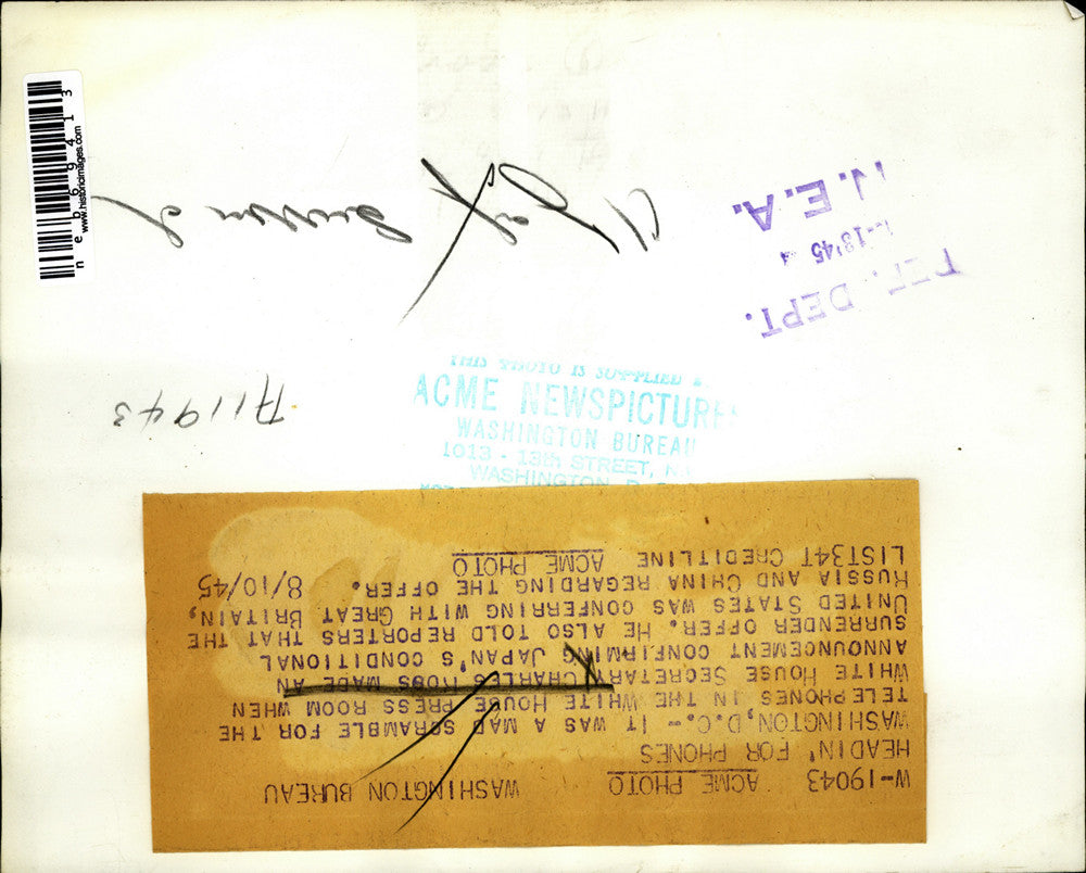 1945 Press Photo White House Reporters heading for Telephone at the White House