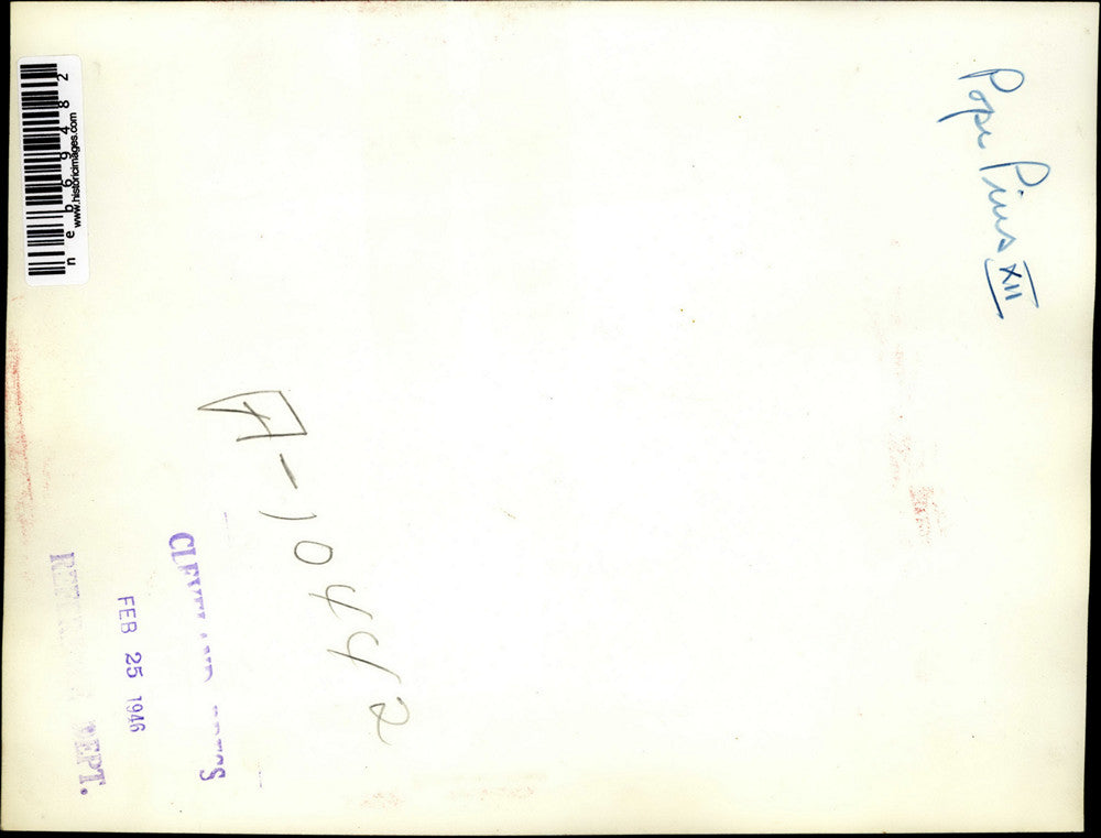 1946 Press Photo Pope Pius XII carried to throne for colorful Ceremony