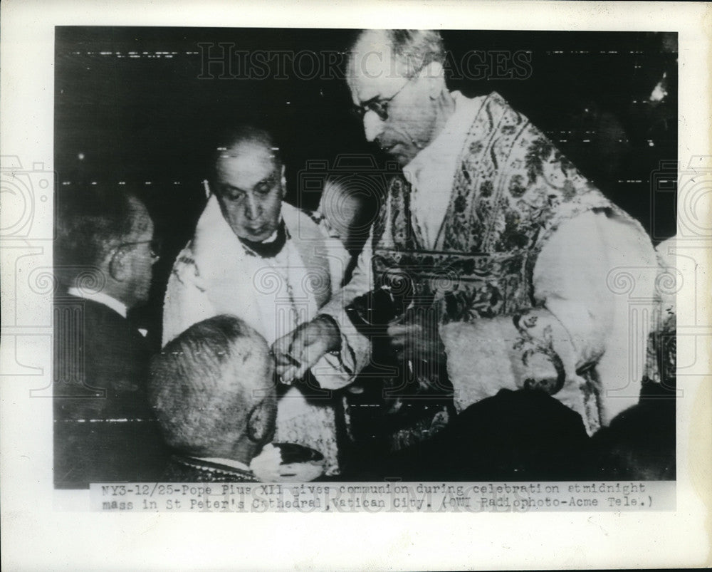 1944 Press Photo Pope Pius XII during midnight mass at St. Peter&#39;s Cathedral- Historic Images
