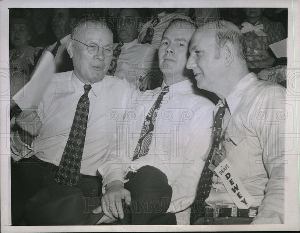 1944 Press Photo William Green , James Glenn, and Jeff Glenn at Chicago's Stadiu