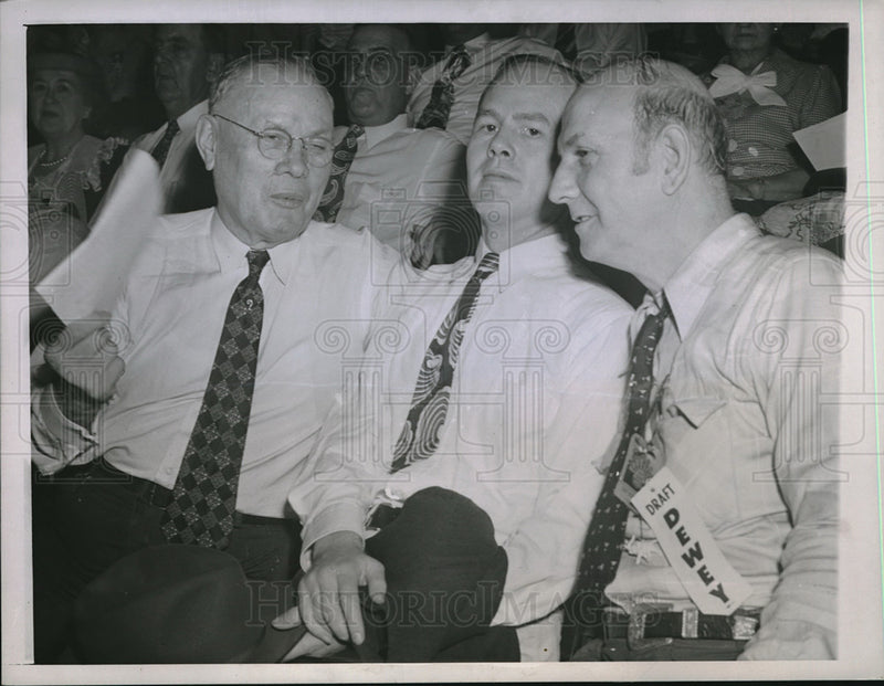 Load image into Gallery viewer, 1944 Press Photo William Green , James Glenn, and Jeff Glenn at Chicago's Stadiu
