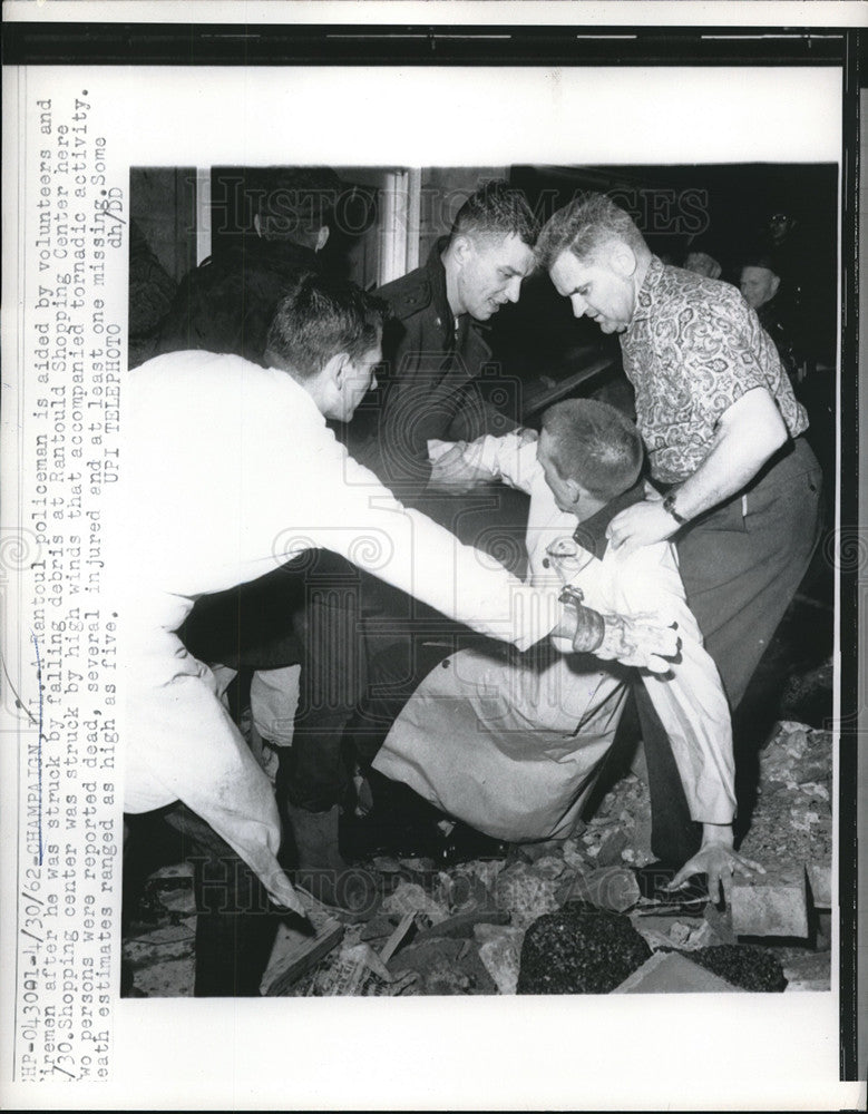 1962 Press Photo Rantoul Policeman Helped Up By Volunteers After Falling- Historic Images