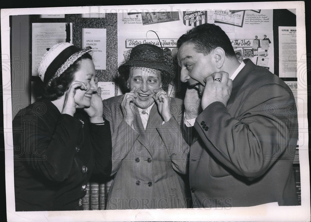 1950 Press Photo School of Politics, John Grosa, Mrs. Prickett, Catherin Scoman
