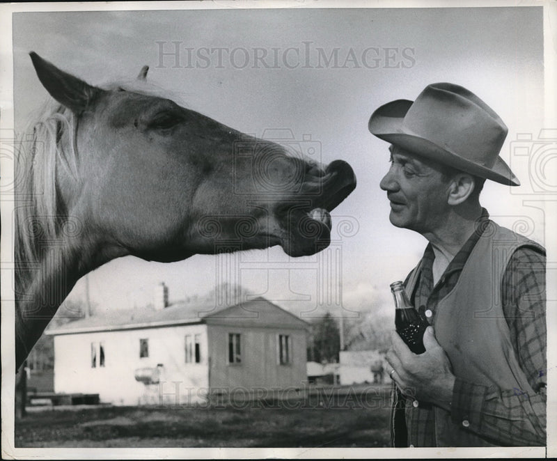 Load image into Gallery viewer, 1959 Press Photo Joe Allen with Palomino Horse Gigi at Allen Ranch
