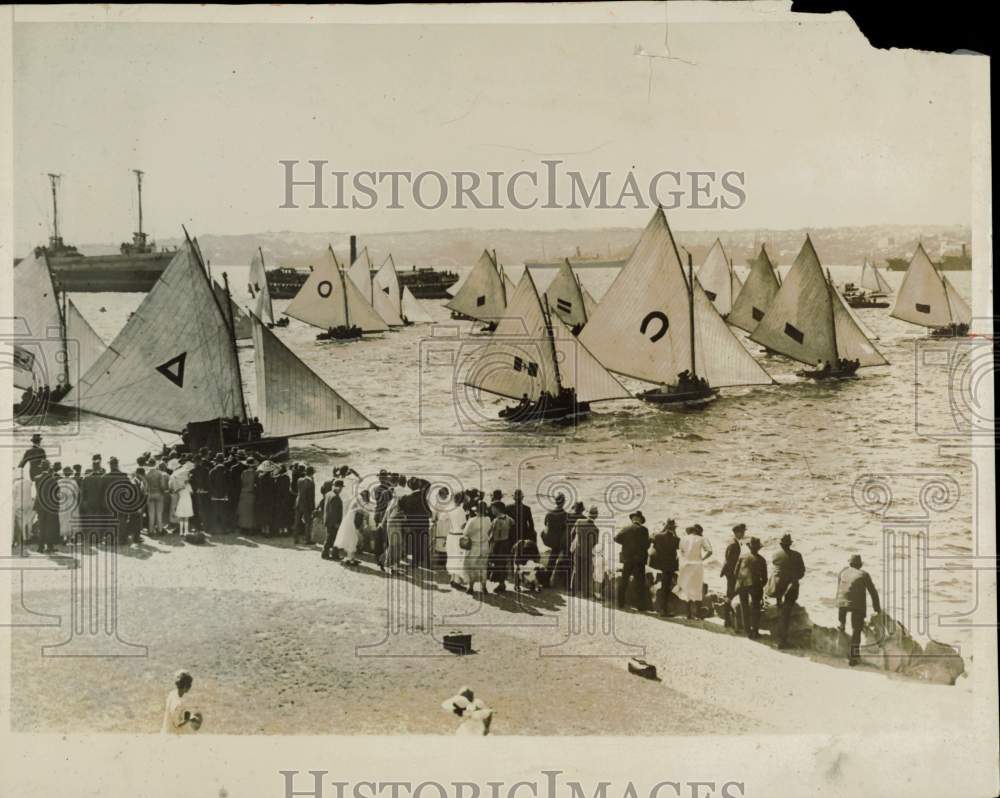 1928 Press Photo Crowd gathers on Clarke Island in Sydney Harbor for yacht race- Historic Images