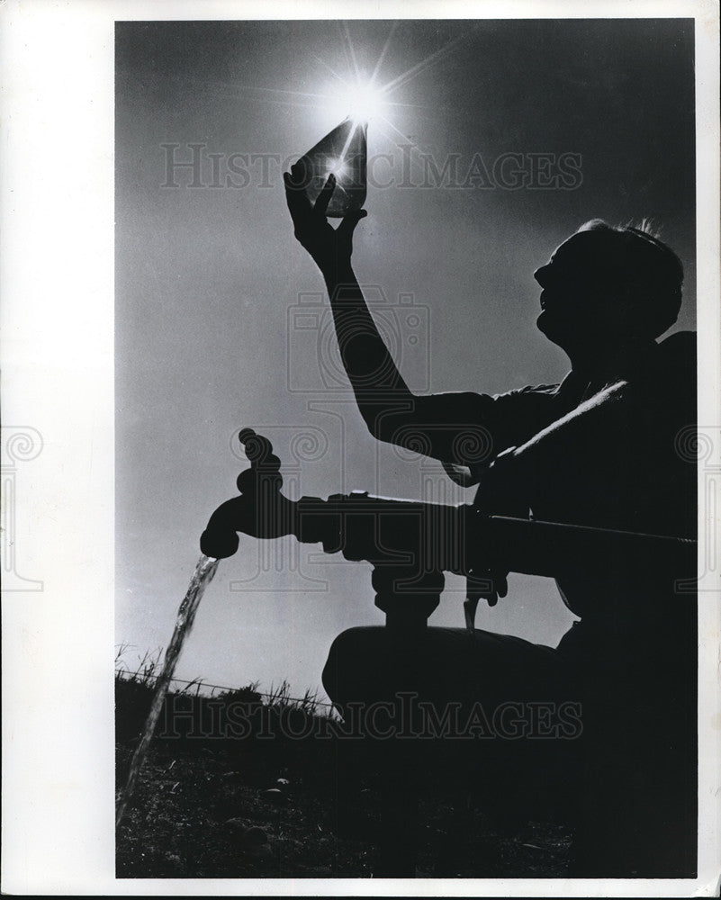 1969 Press Photo Sample of water reclaimed from experimental basin Phoenix AZ- Historic Images