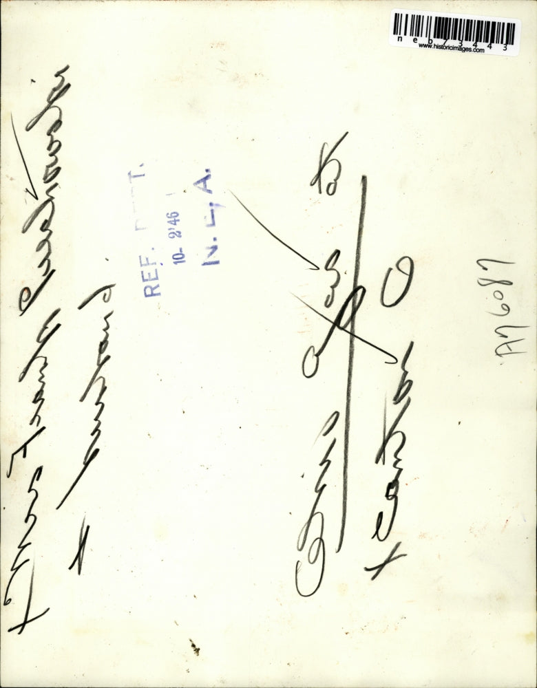 1946 Press Photo Mrs Frank Pulchowski Looks On As Husband Works To Repair Gas