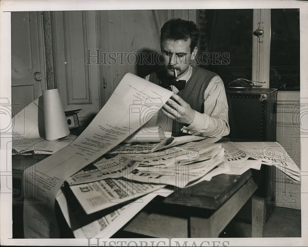 1959 Press Photo Jean Phillipe Carson Of Paris Sitting At Desk Reading Papers- Historic Images