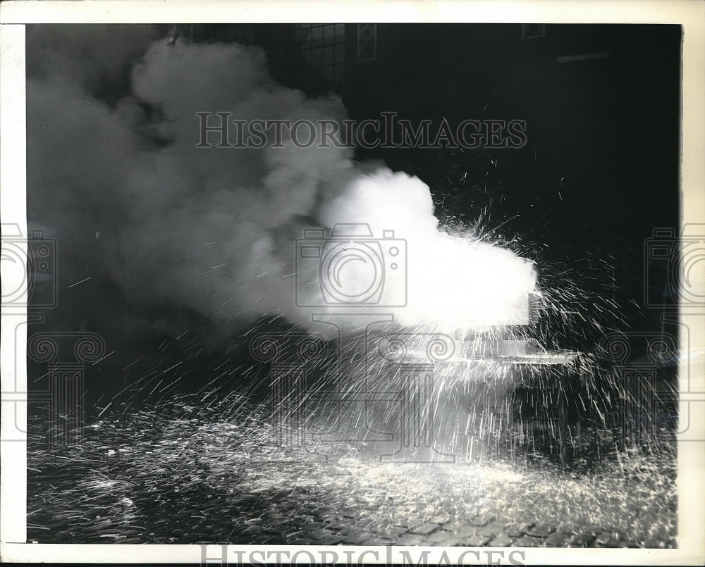 1942 Press Photo Thermite Incendiary Bomb- Historic Images