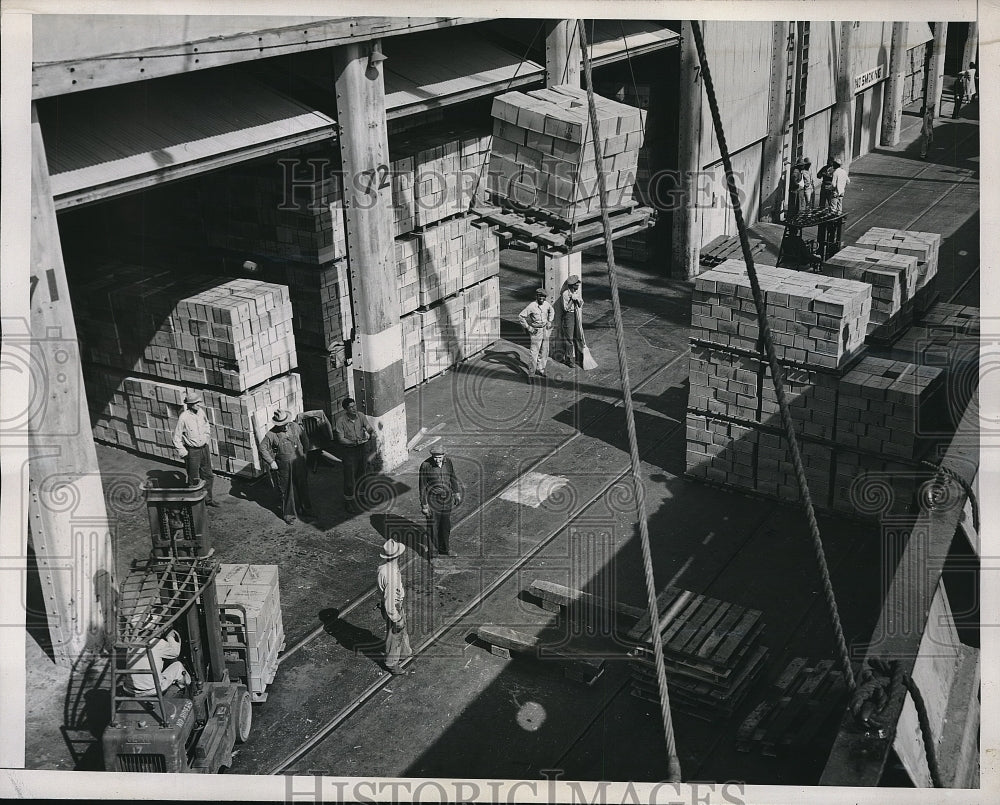 1946 Press Photo San Pedro, Calif. Navy surplus to send to the orient- Historic Images