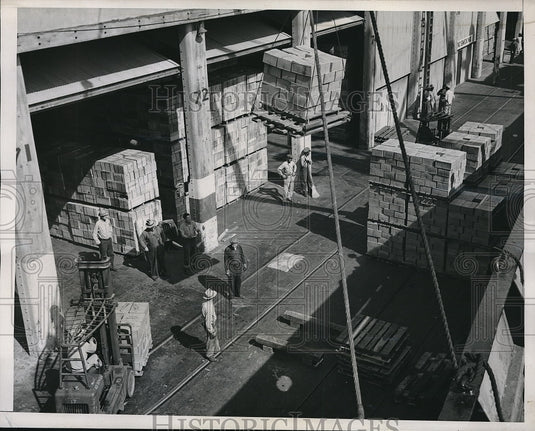 1946 Press Photo San Pedro, Calif. Navy surplus to send to the orient- Historic Images