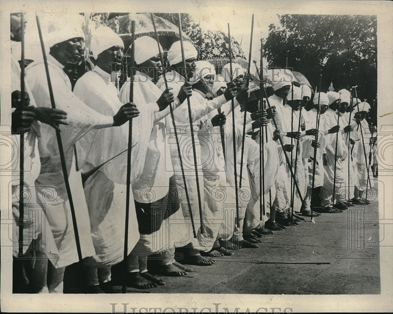 Load image into Gallery viewer, 1935 Press Photo Abyssinian tribesmen &amp; desrt priests at Addis Ababa - neb74028
