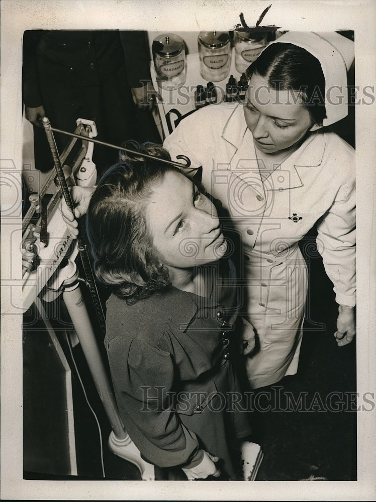 Load image into Gallery viewer, 1939 Press Photo Kathleen Hildebrand Kansas City Junior College Student
