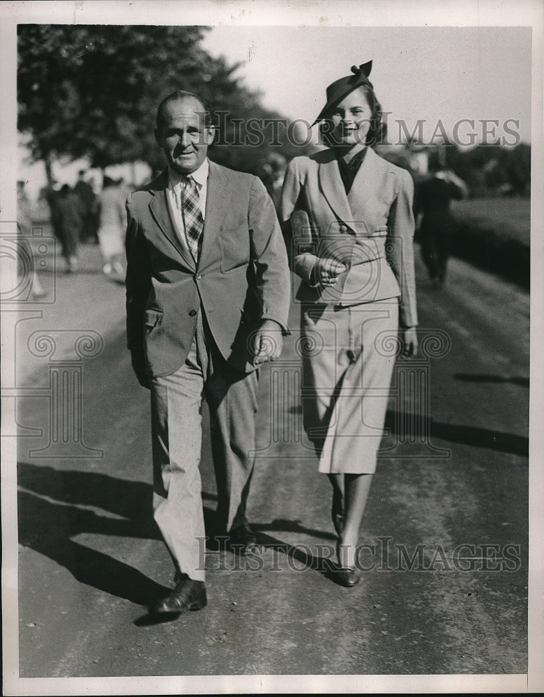 Load image into Gallery viewer, 1937 Press Photo Phillip Stevenson &amp; daughter Margaret at Natl Polo open in NY
