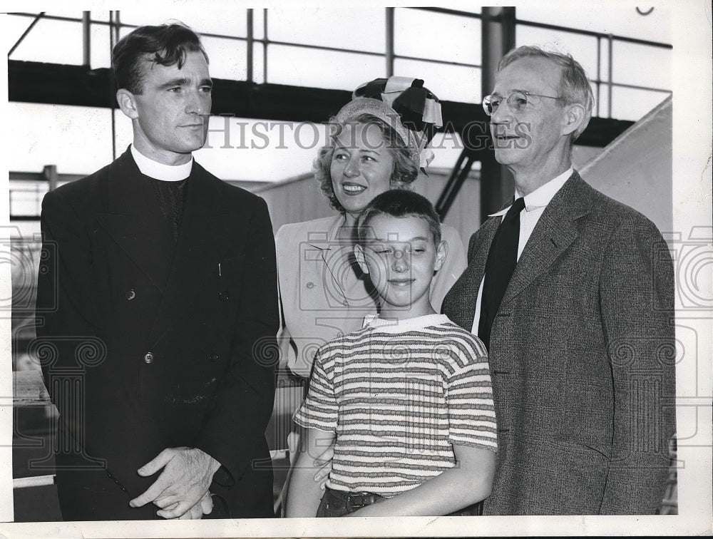 1946 Press Photo Dr. William Glennon, Father Phillip O&#39;Connor, Mrs. David Wilson- Historic Images