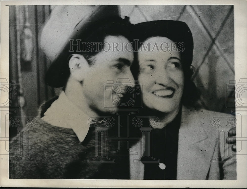 1937 Press Photo Harold Mussman with Mother Mrs. Esther Gordon, Found Murdered