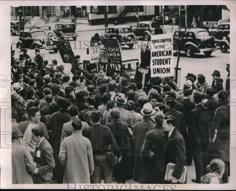 Load image into Gallery viewer, 1936 Press Photo Temple Students Demonstrating - neb74778
