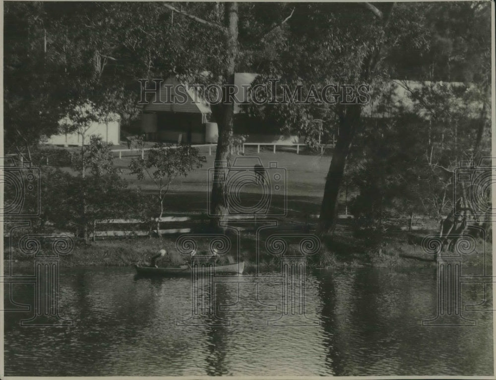 1924 Press Photo Rowboat On Lake In Sydney Australia