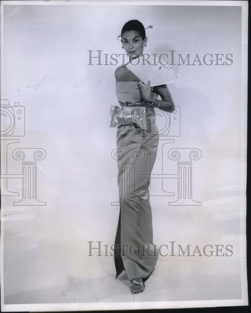 1958 Press Photo Lady wearing Japanese ensemble designed by Kazuko Koyama- Historic Images