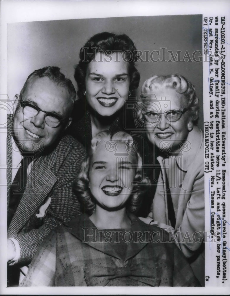 1958 Press Photo Indiana Univ. Homecoming Queen Carole Gainey and Family