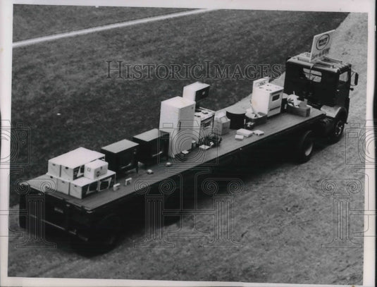 1965 Press Photo A trailer of prizes to be given away at Clevelan, Ohio stadium- Historic Images