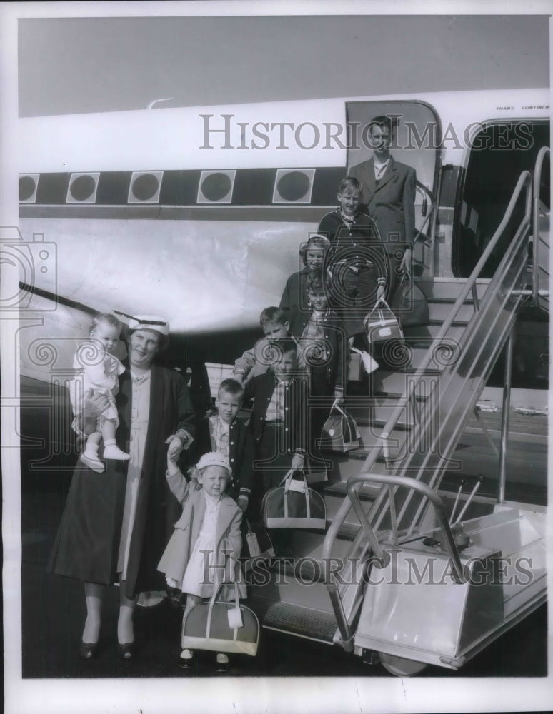 1957 Press Photo Moose City Child Mrs. Doris Upton - Historic Images