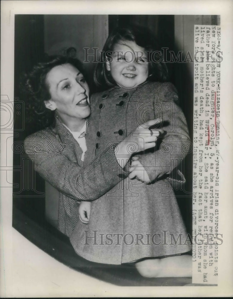Load image into Gallery viewer, 1948 Press Photo Elizabeth Gunning Carolyn Irish Divorcee Military Reunion

